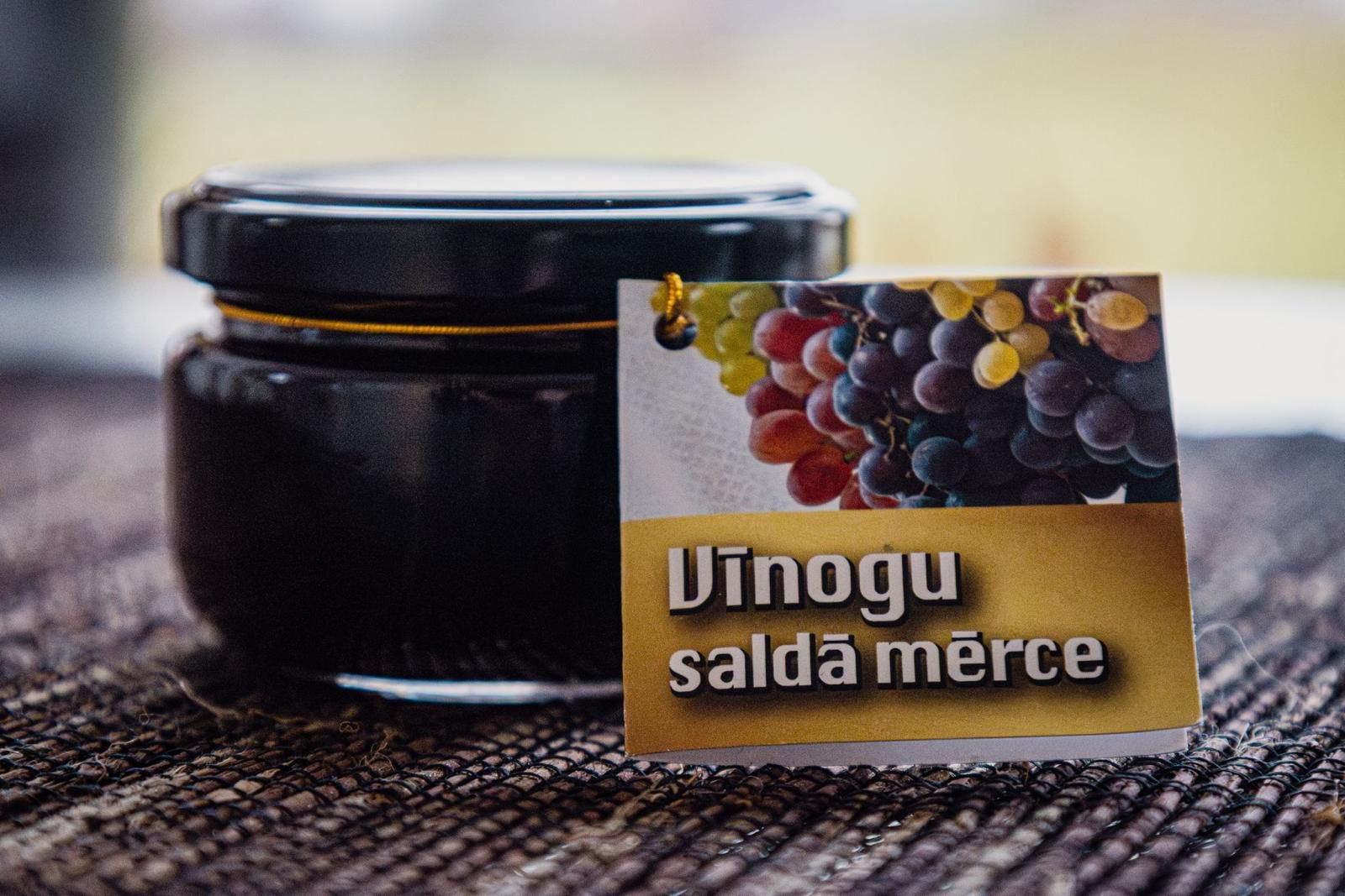Vīnogu saldā mērce